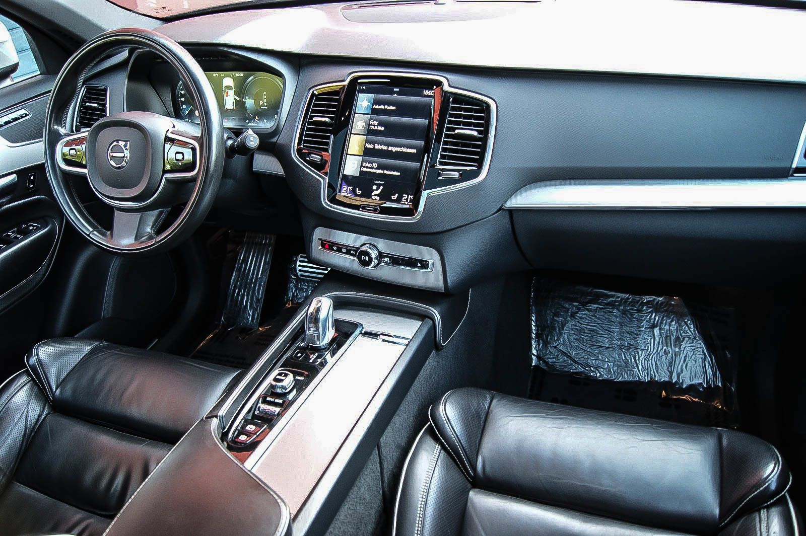 Fahrzeugabbildung Volvo XC90 T8 Hybrid R-DESIGN AWD 22-ZOLL STANDHEIZUNG