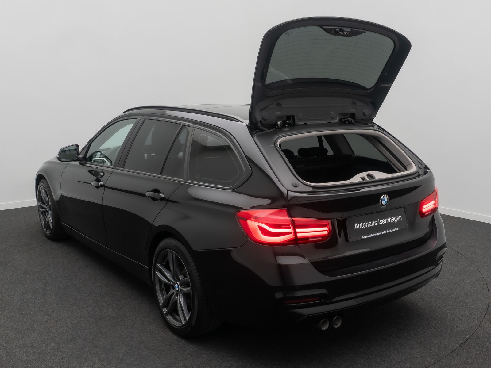 Fahrzeugabbildung BMW 320d GeschwindigReg PDC Panorama LED Sportsitz