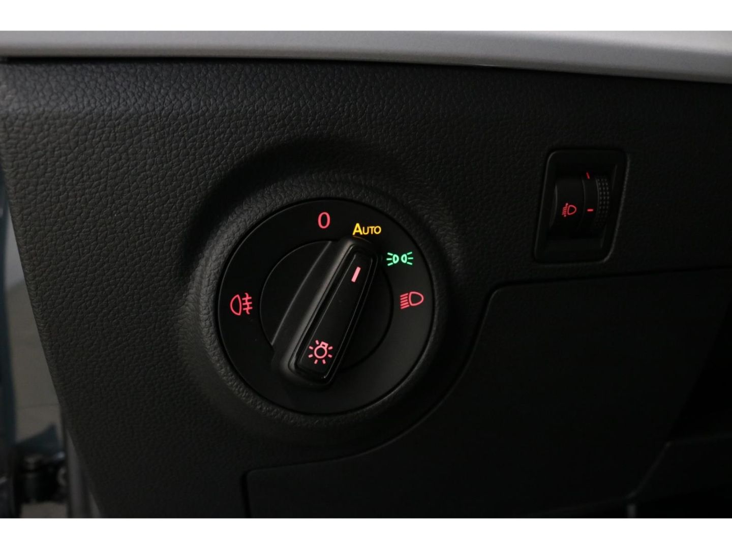 Fahrzeugabbildung SEAT Arona Road Edition Tempo Navi DAB LED PDC SHZ