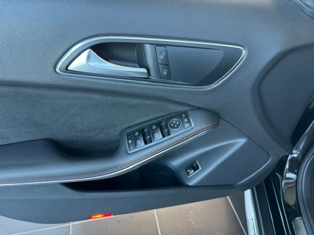 Fahrzeugabbildung Mercedes-Benz GLA 250 4Matic AMG PANO KAM LED NAVI