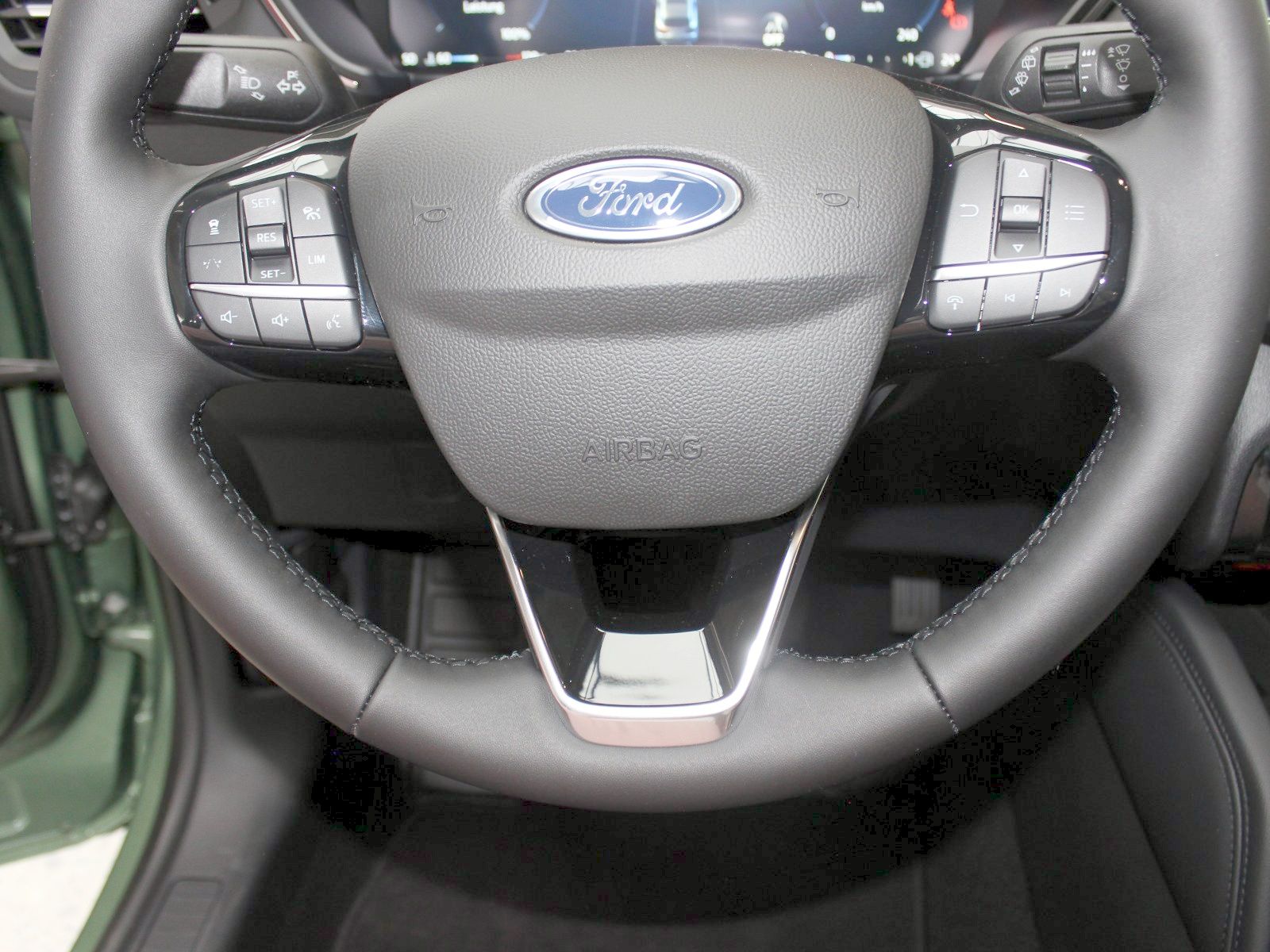 Fahrzeugabbildung Ford Kuga Plug-In Hybrid Titanium