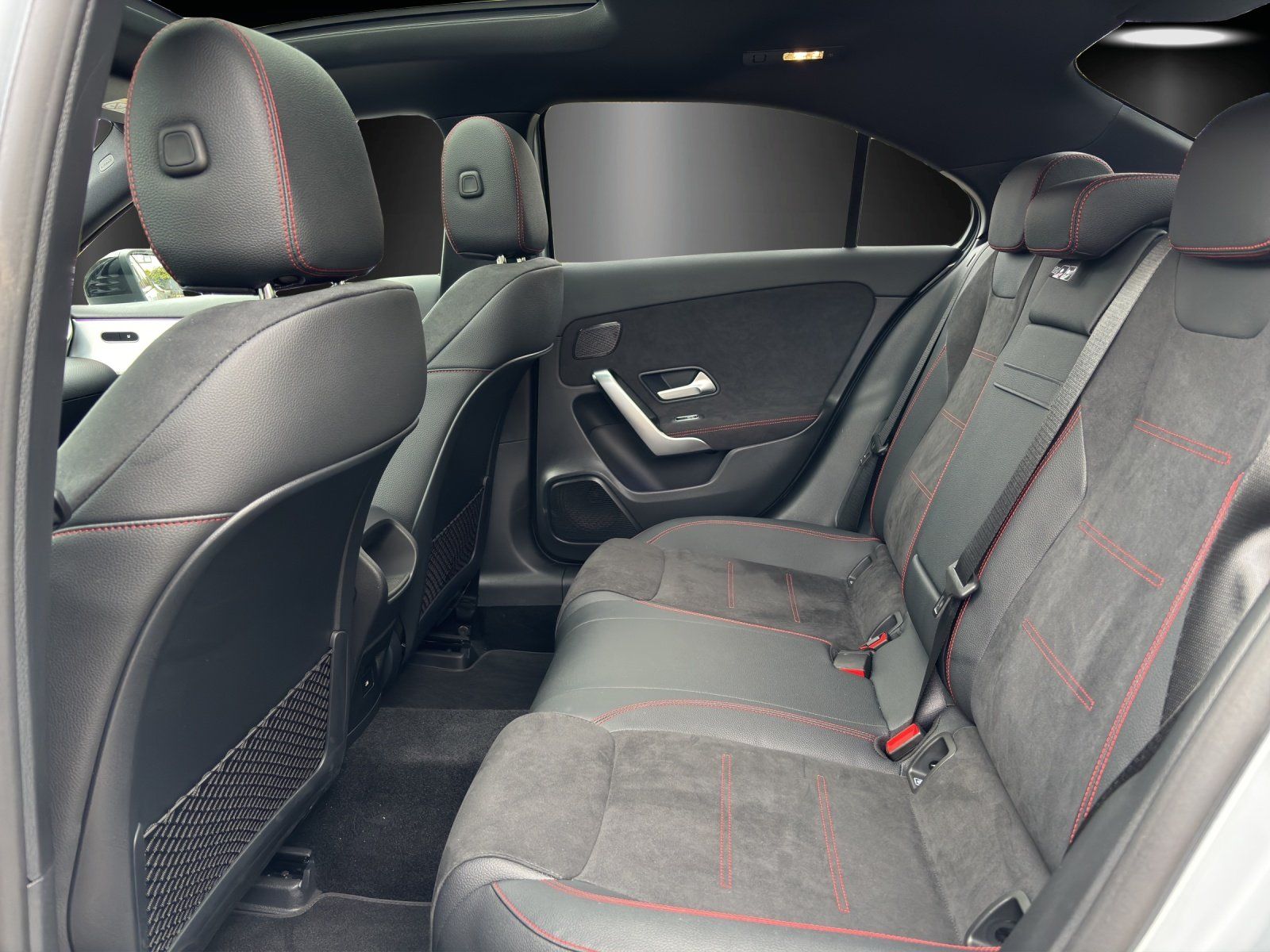 Fahrzeugabbildung Mercedes-Benz A 250 4M Lim AMG Pano NIGHT KeyGO MULTIBEAM