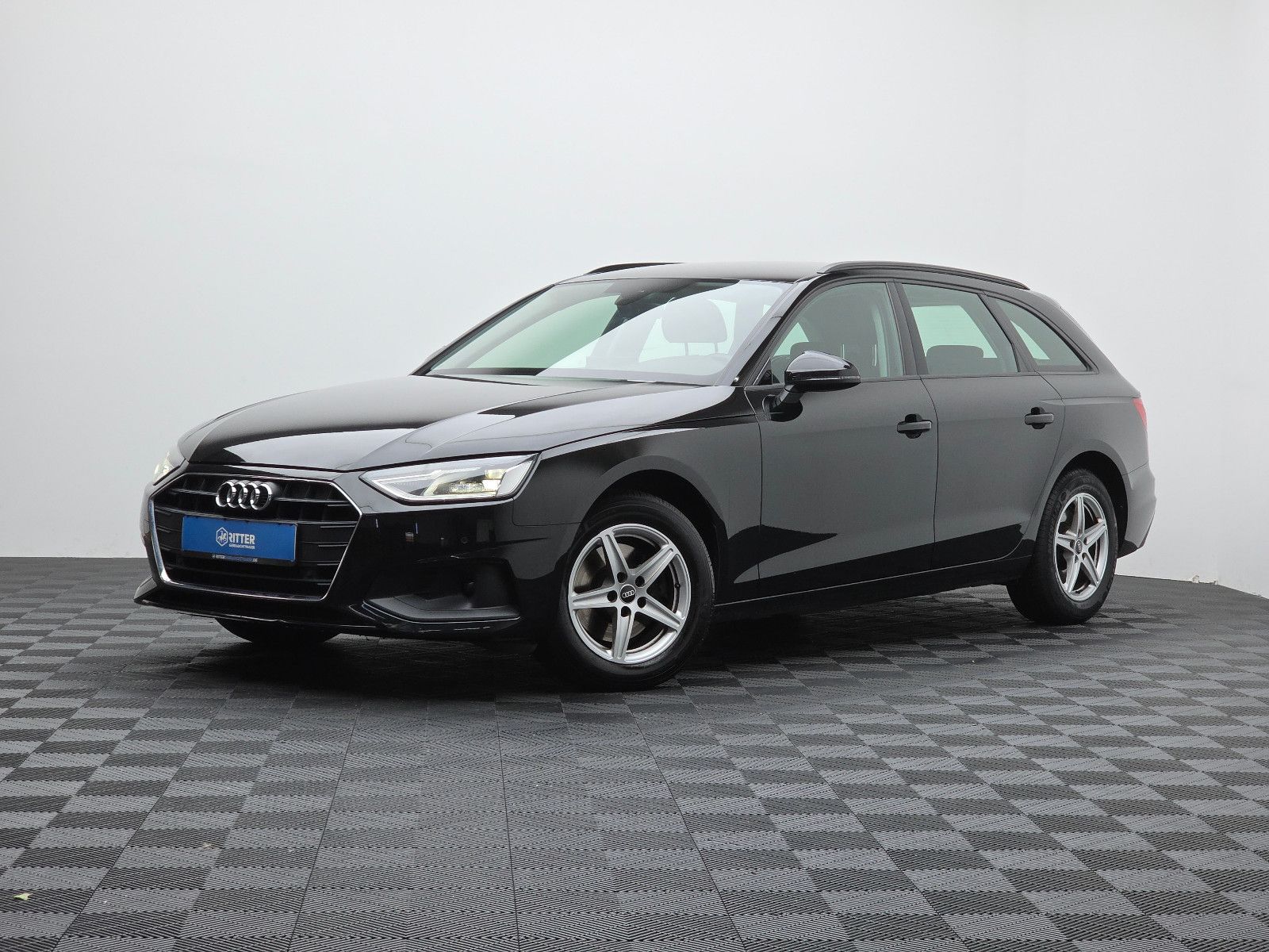 Audi A4 - 1
