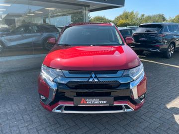 Mitsubishi Plug-in Hybrid Outlander - 2
