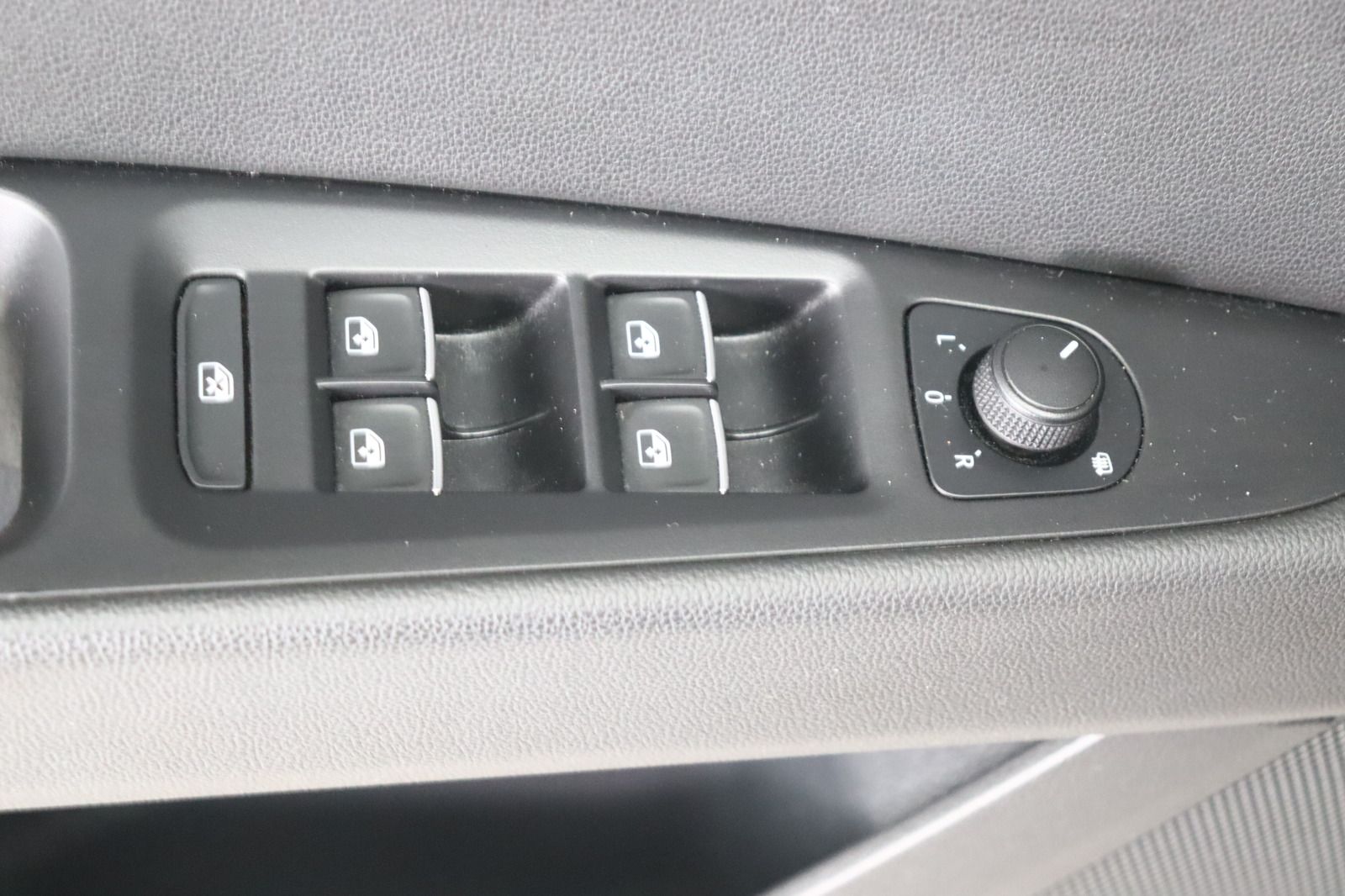 Fahrzeugabbildung SEAT Leon ST 1.4 FR * Navi * LED * HU/AU neu