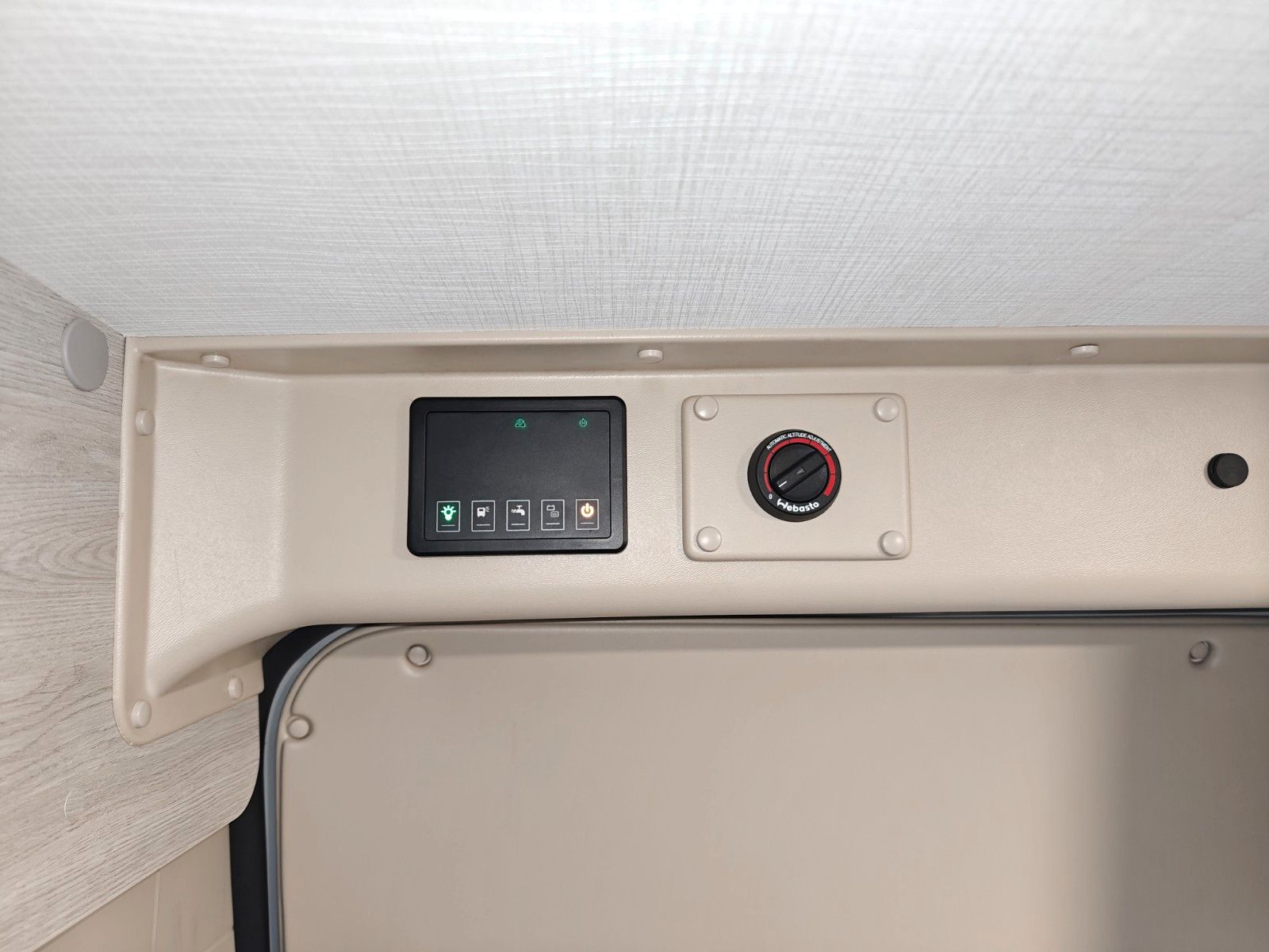 Fahrzeugabbildung Roller Team Livingstone Next 540 - SAT, TV, Solar, Kamera -