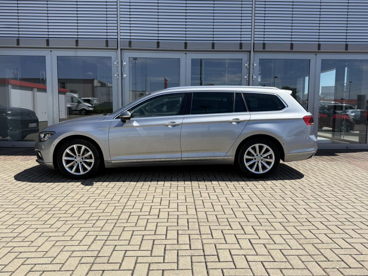 Volkswagen Passat Variant 2.0 TDI Elegance DSG KAMERA, ACC imagem 3
