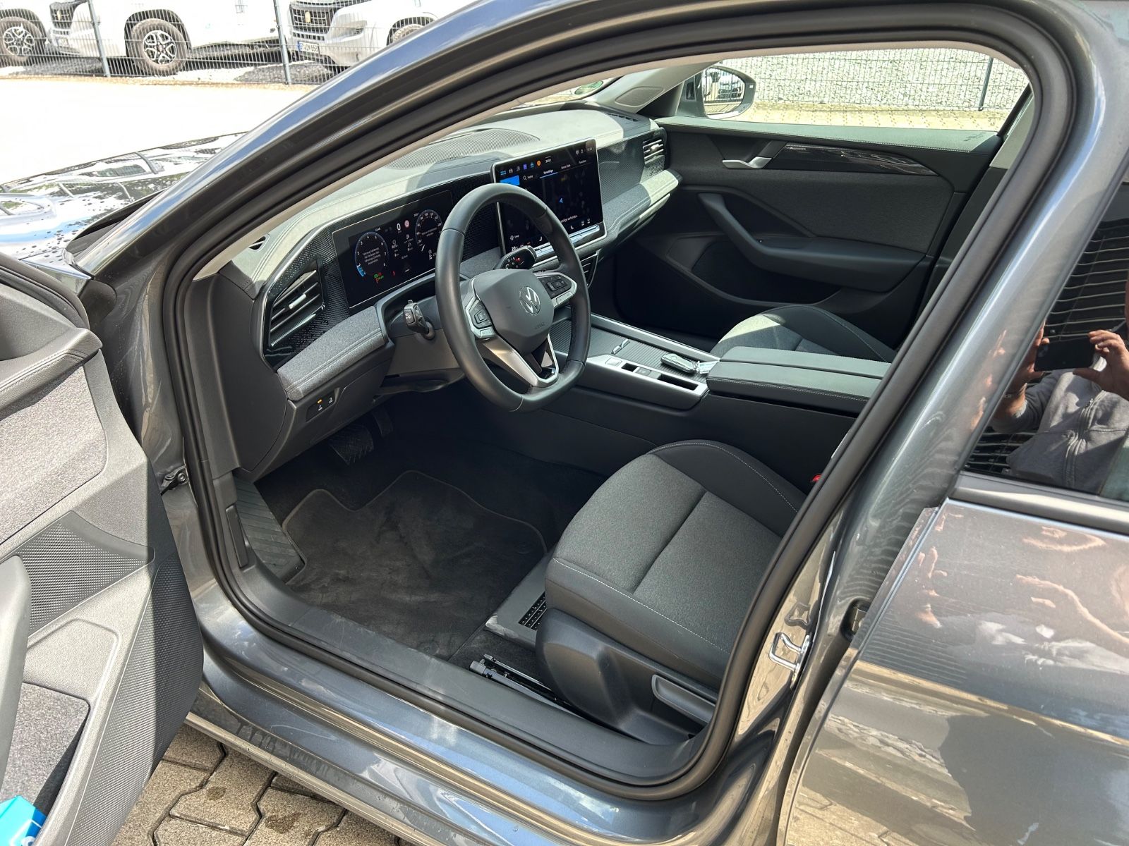 Fahrzeugabbildung Volkswagen Passat Variant 1.5 eTSI DSG Navi Shz