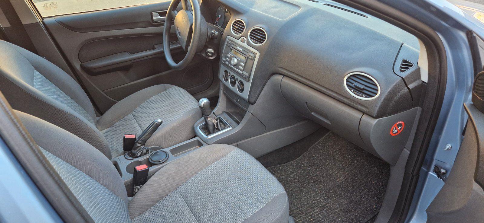 Ford Focus 2006 — interior
