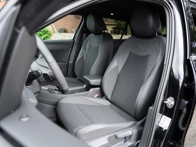 T-Roc R-Line eTSI DSG Black Style DCC AHK 8-fach