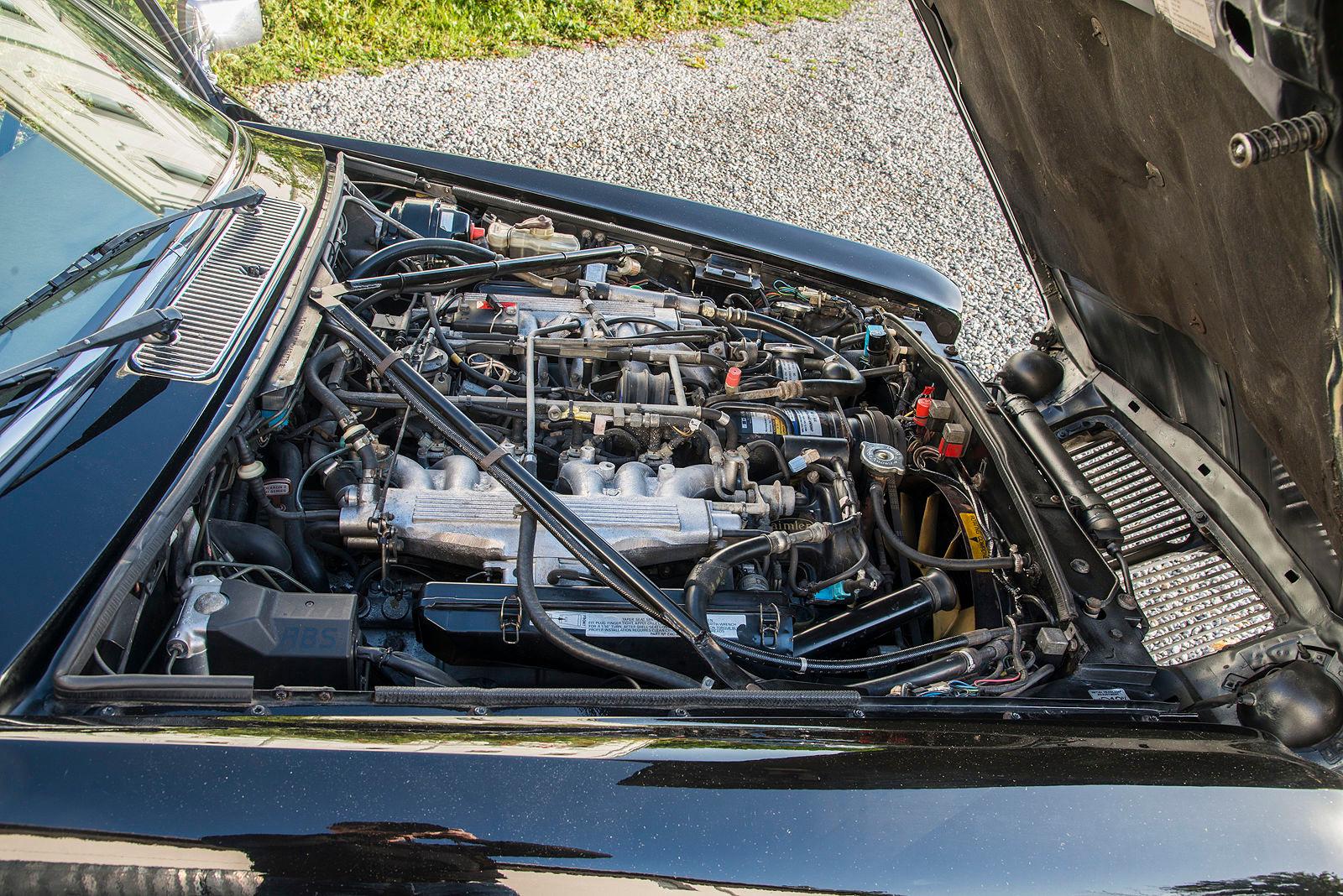 Jaguar XJ12 - Daimler Double Six Serie III