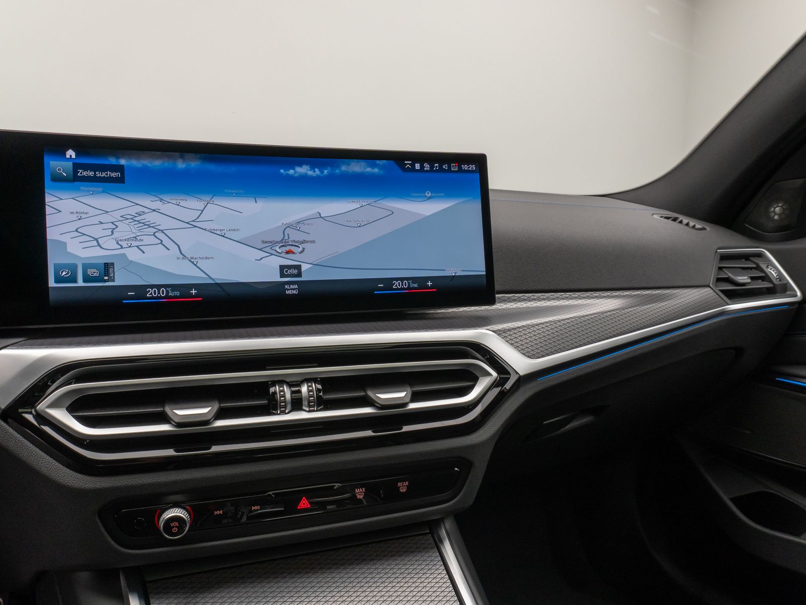 Fahrzeugabbildung BMW 330e xD M Sport Pro Panorama Kamera HUD DAB H/K