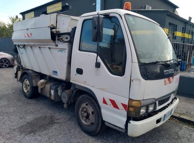 Isuzu ISUZU NKR 77 COMPATTATORE E VOLTA CASSONETTI