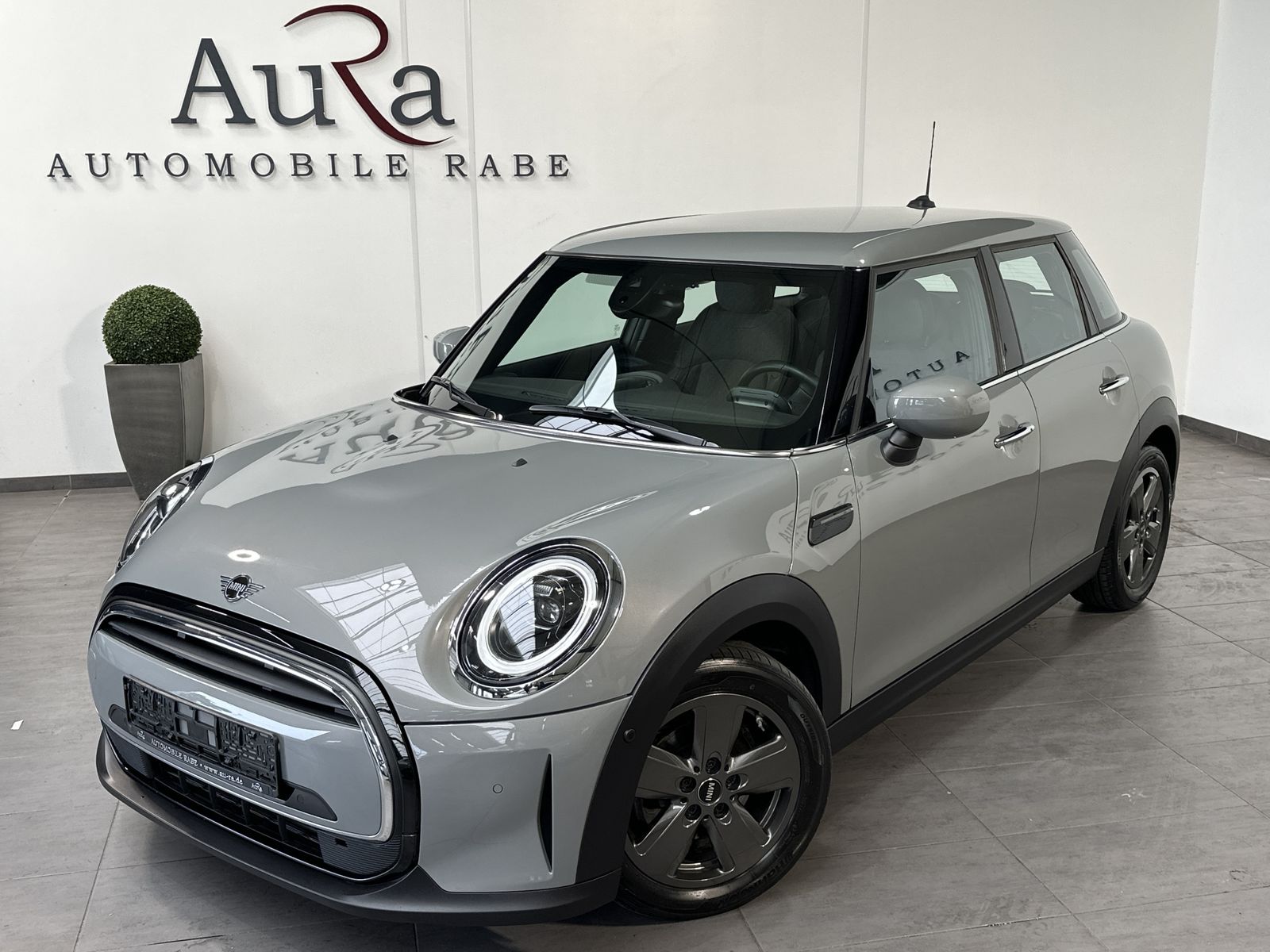 Fahrzeugabbildung MINI Cooper 5-Türer Classic Trim NAV+LED+DIGDISPL+KAM