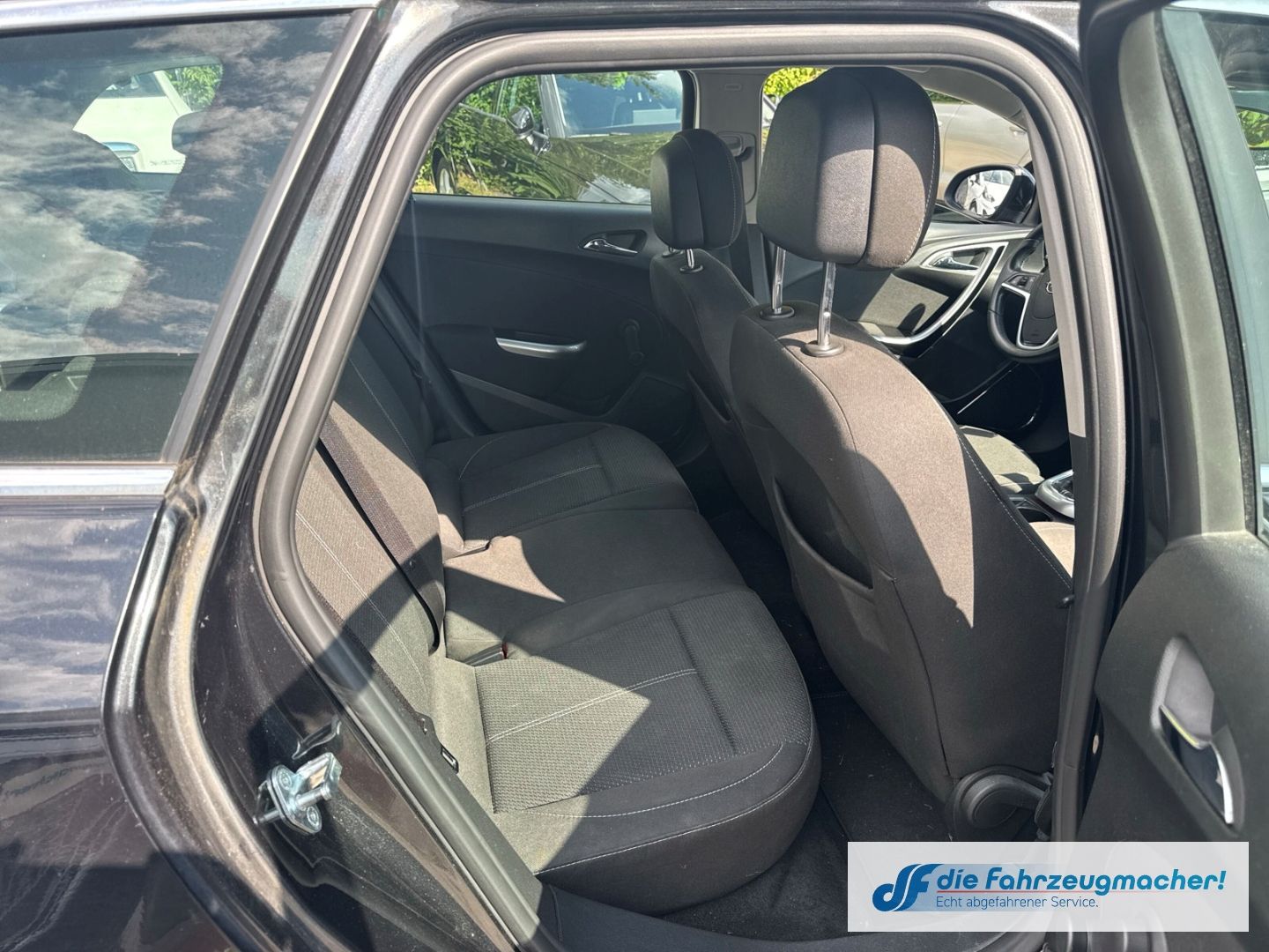 Fahrzeugabbildung Opel Astra J Sports Tourer Sport 1.4 Turbo *EXPORT
