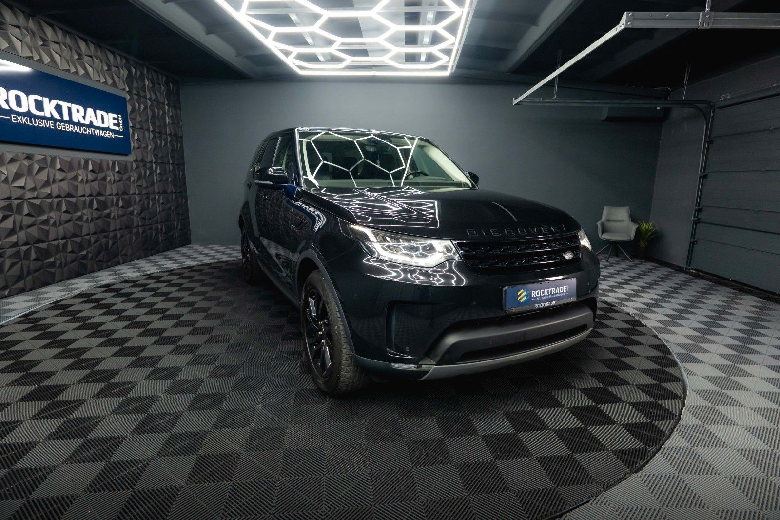 Fahrzeugabbildung Land Rover Discovery 5 2.0 TD SD4 HSE BLACK 4x4 *AHK*LED*