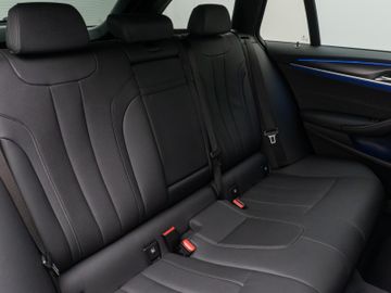 Fahrzeugabbildung BMW 520d xD M Sport Kamera DAB HiFi 4xKlima ACC Komf