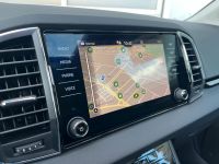 SKODA Karoq 1.5 TSI DSG Selection PANO KAM AHK 5JGAR bei Autohaus Landmann & Maier OHG