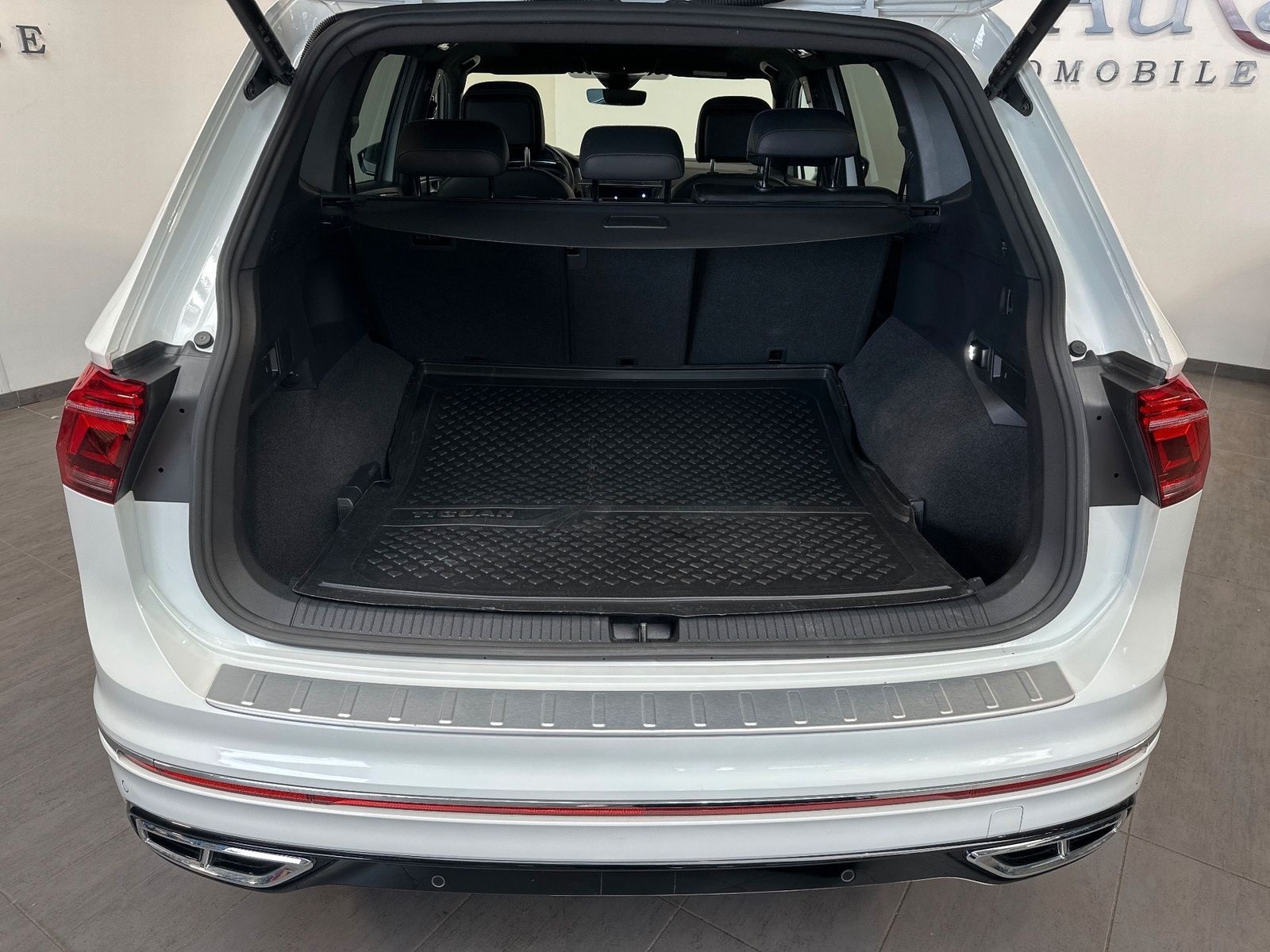Fahrzeugabbildung Volkswagen Tiguan Allspace 2.0 TDI DSG 4M R-Line NAV+LED