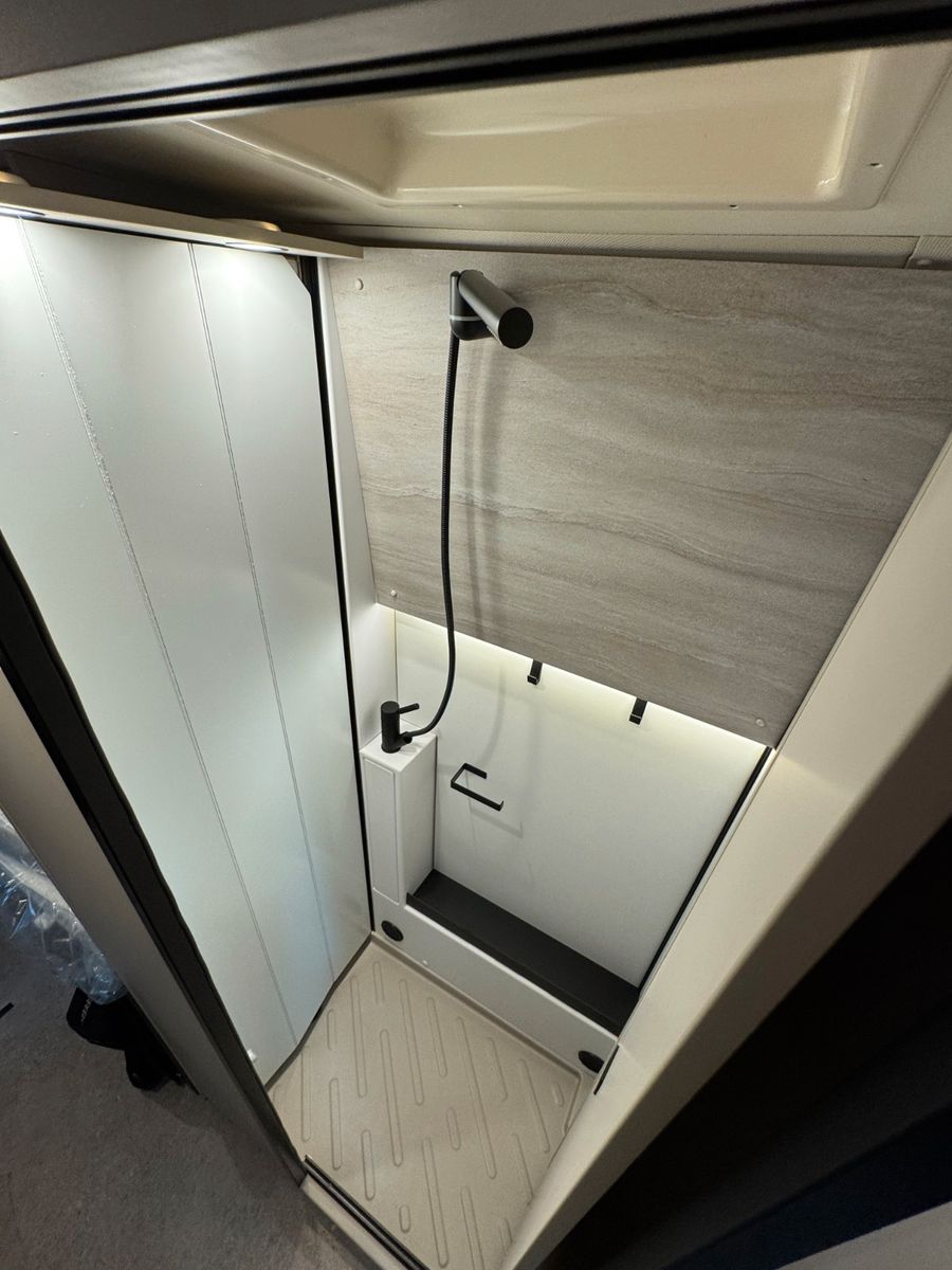 Fahrzeugabbildung Bürstner Habiton HMX 4x4 Schlafdach SIE SPAREN € 8.008,-!