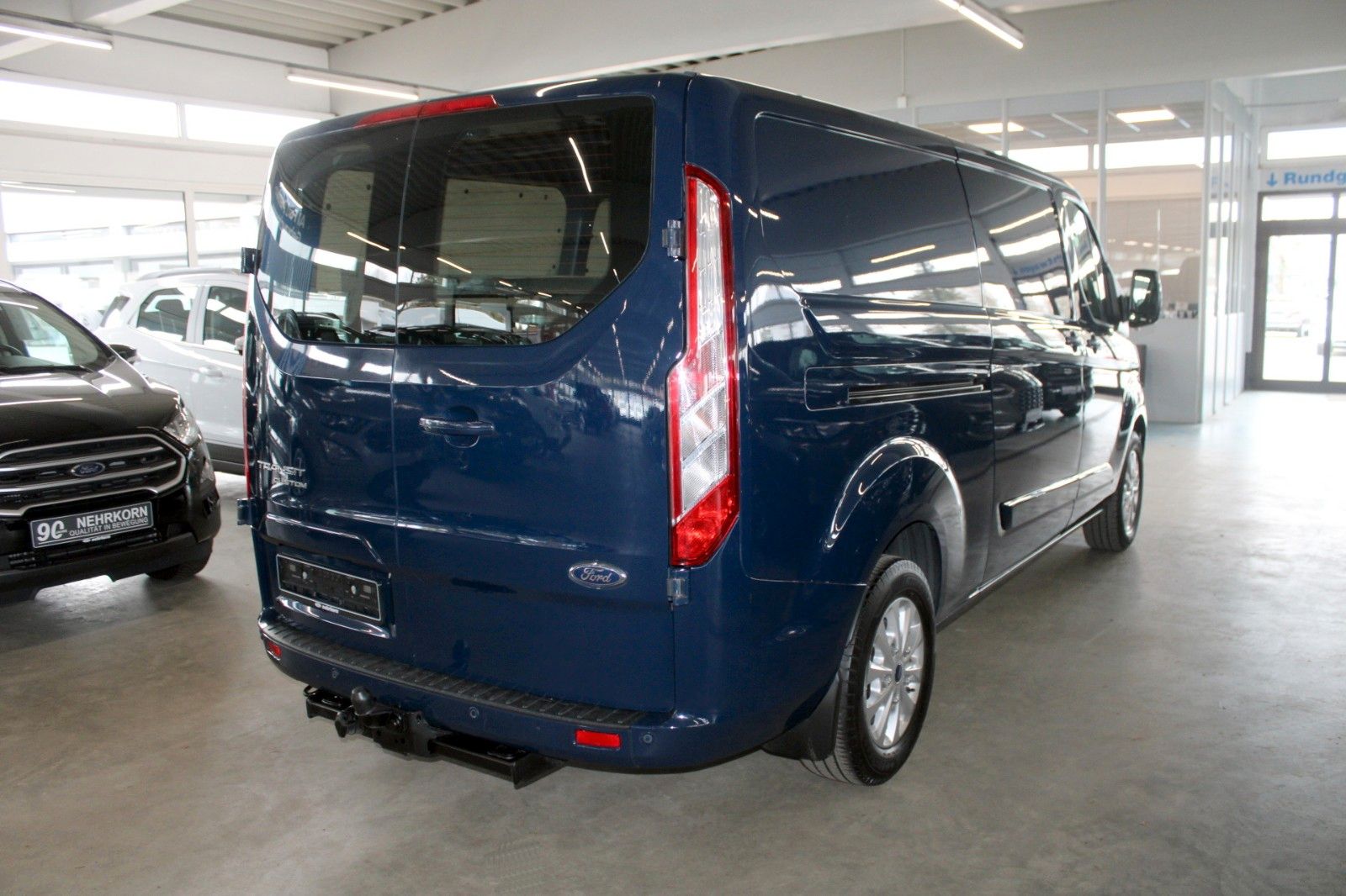 Fahrzeugabbildung Ford Transit Custom Aut. LIMITED L2 AC AHK SHZ Regale