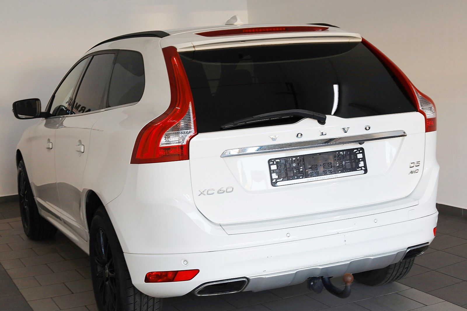 Fahrzeugabbildung Volvo XC60 D5 Momentum AWD Navi,Xenon,Kamera,SH,PDC