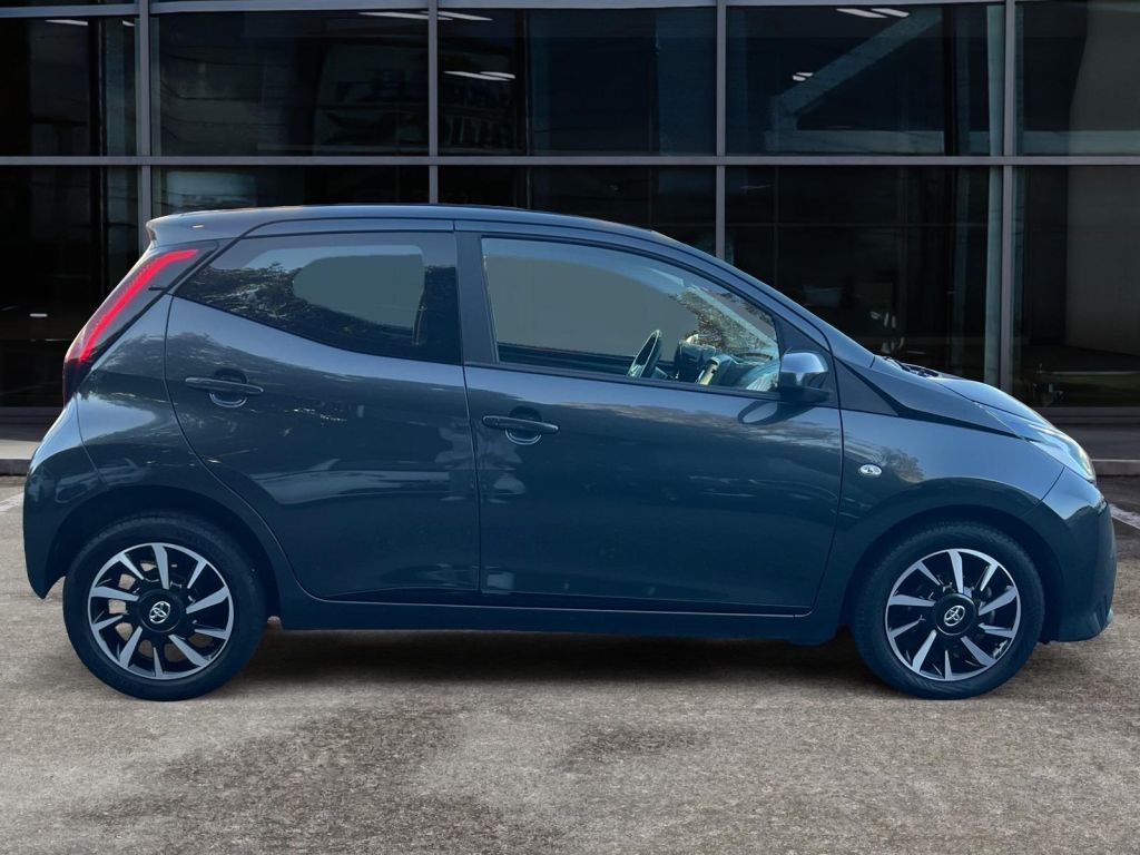 Fahrzeugabbildung Toyota Aygo x-sky