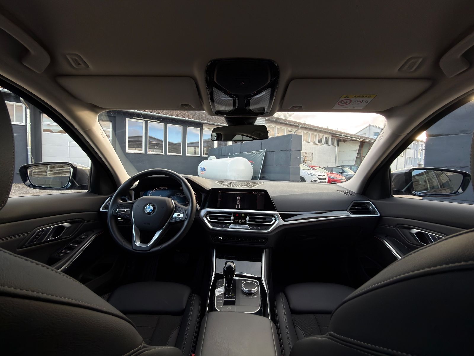 Fahrzeugabbildung BMW 320i Limo Sport Line 3Z-Klima Temp. LCProf. AHK