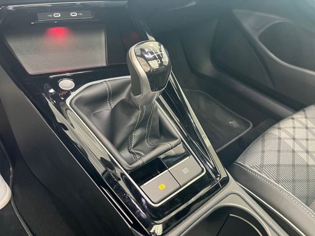 Fahrzeugabbildung Volkswagen Golf Variant VIII 1.5 TSI R-LINE AHK PANO MATRIX