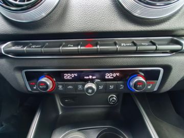 Audi A3 35 TFSI sport*Autom*LED*Navi*AHK*SHZ*PDC*