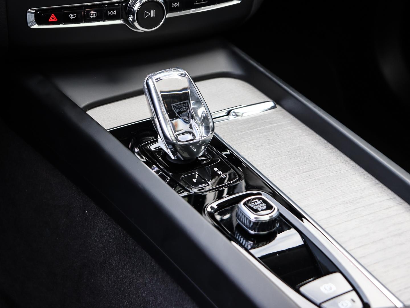 Volvo XC60 Inscription Recharge Plug-In Hybrid AWD HUD