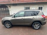 Toyota RAV 4 RAV4 Life*AUT.*4X4*SITZHZG* - Toyota RAV 4 mit Benzin-Antrieb