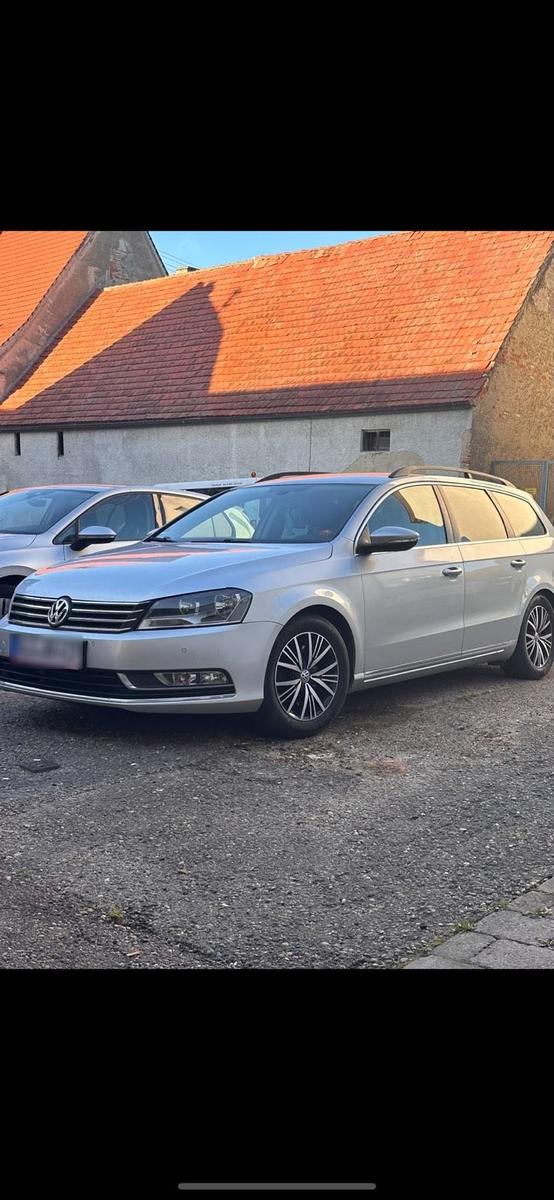 Volkswagen Passat 2012 — салон