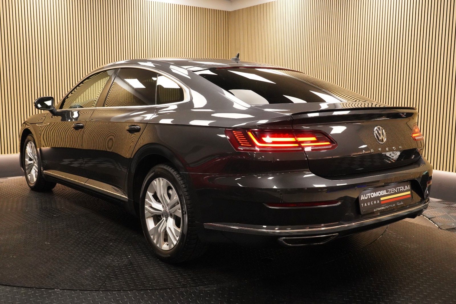 Volkswagen Arteon 2.0 TSI R-Line 4Motion PANO STANDHZ ACC foto 4