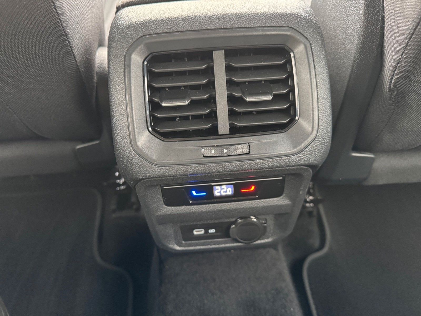 Fahrzeugabbildung Volkswagen Tiguan Allspace Life 1.5 TSI