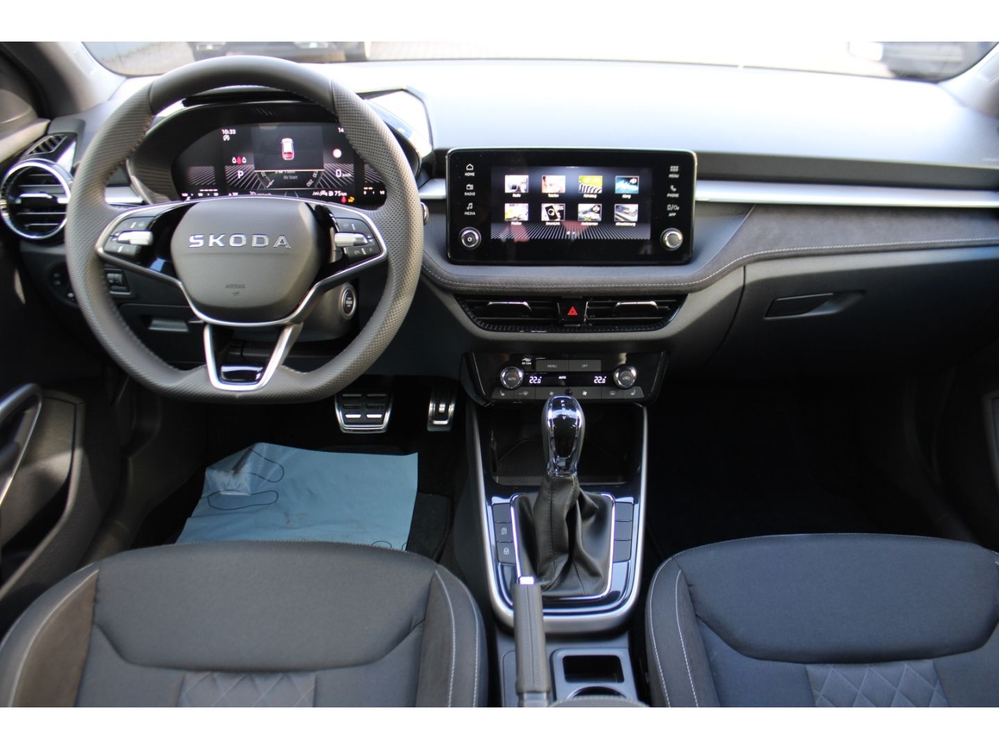 Fahrzeugabbildung SKODA Fabia Selection Drive Plus 1,0 TSI LED Full Link