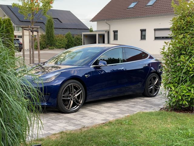 TESLA Model 3 Allradantrieb mit Dualmotor Long Ran...