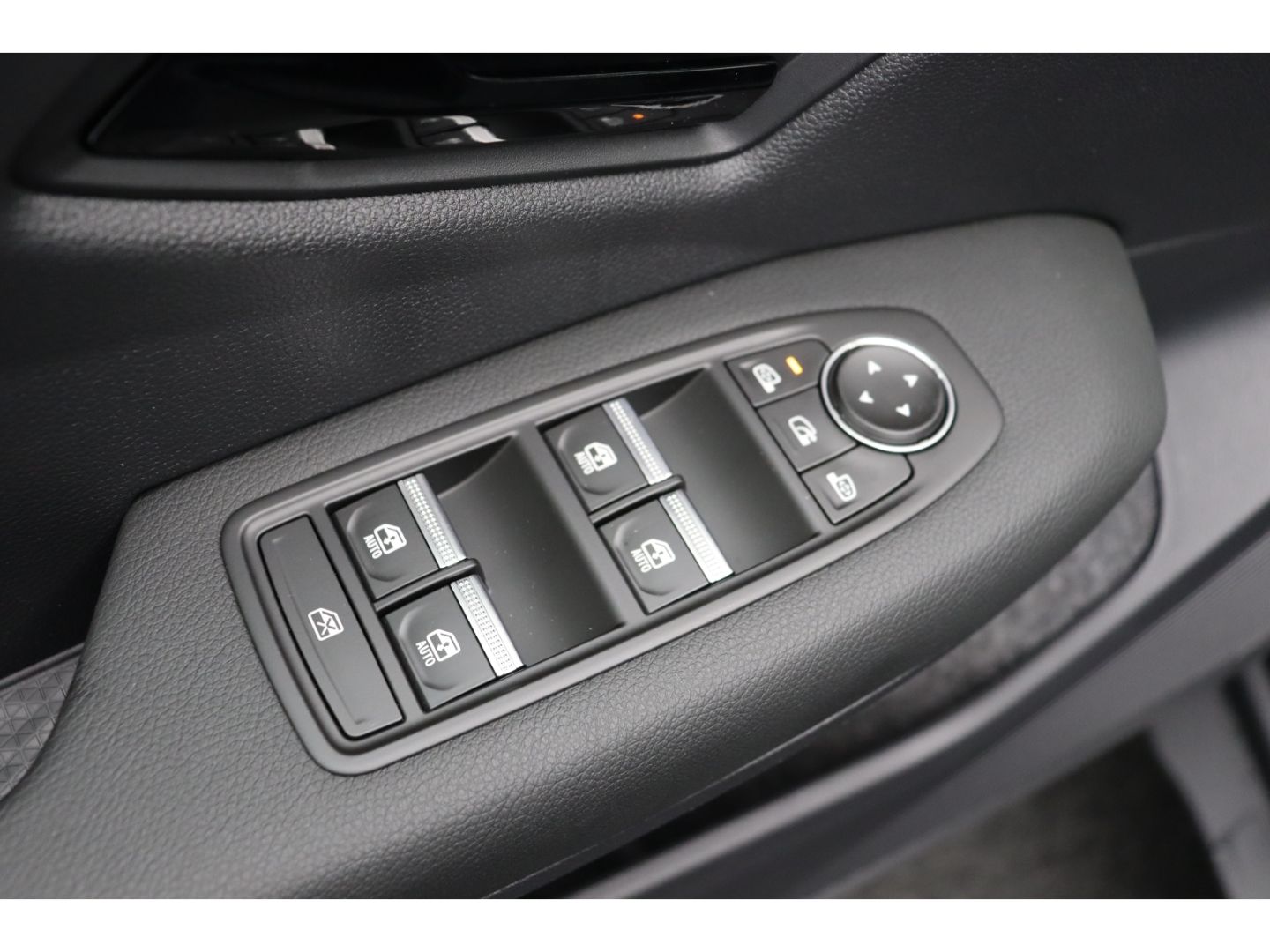 Fahrzeugabbildung Mitsubishi Eclipse Cross Diamant Plus 11 KW ACC LED SHZ