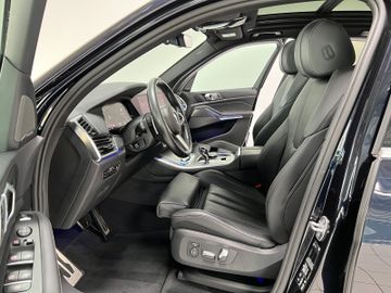 Fahrzeugabbildung BMW X5 xD30d M Sport Laser HUD Kamera Panorama H/K