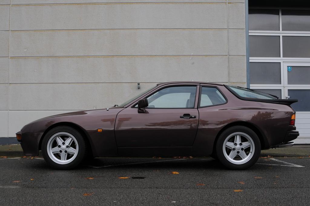 Porsche 944