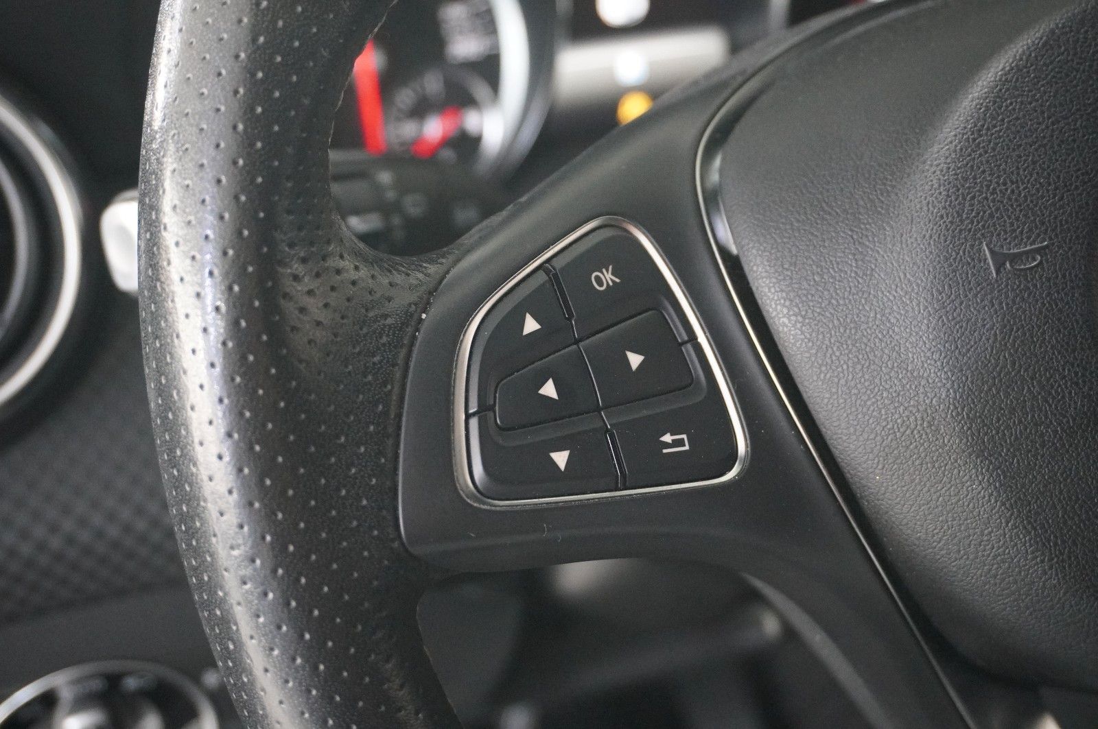 Fahrzeugabbildung Mercedes-Benz A 180D CDI URBAN NAVI/SHZ/PDC/TEMP./SPORT/USB