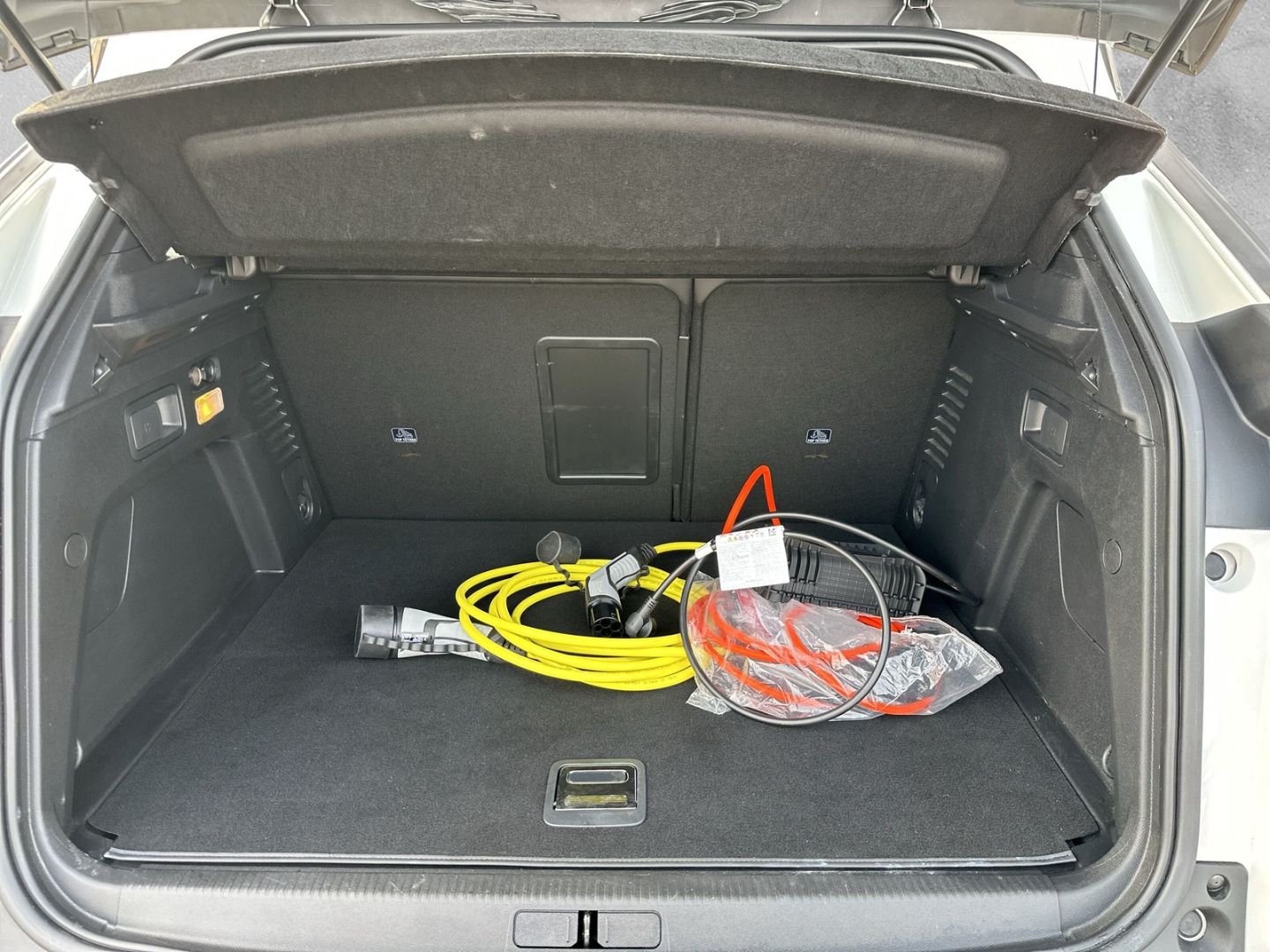 Fahrzeugabbildung Peugeot 3008 Hybrid 225 Allure Navi Digitales Cockpit LE