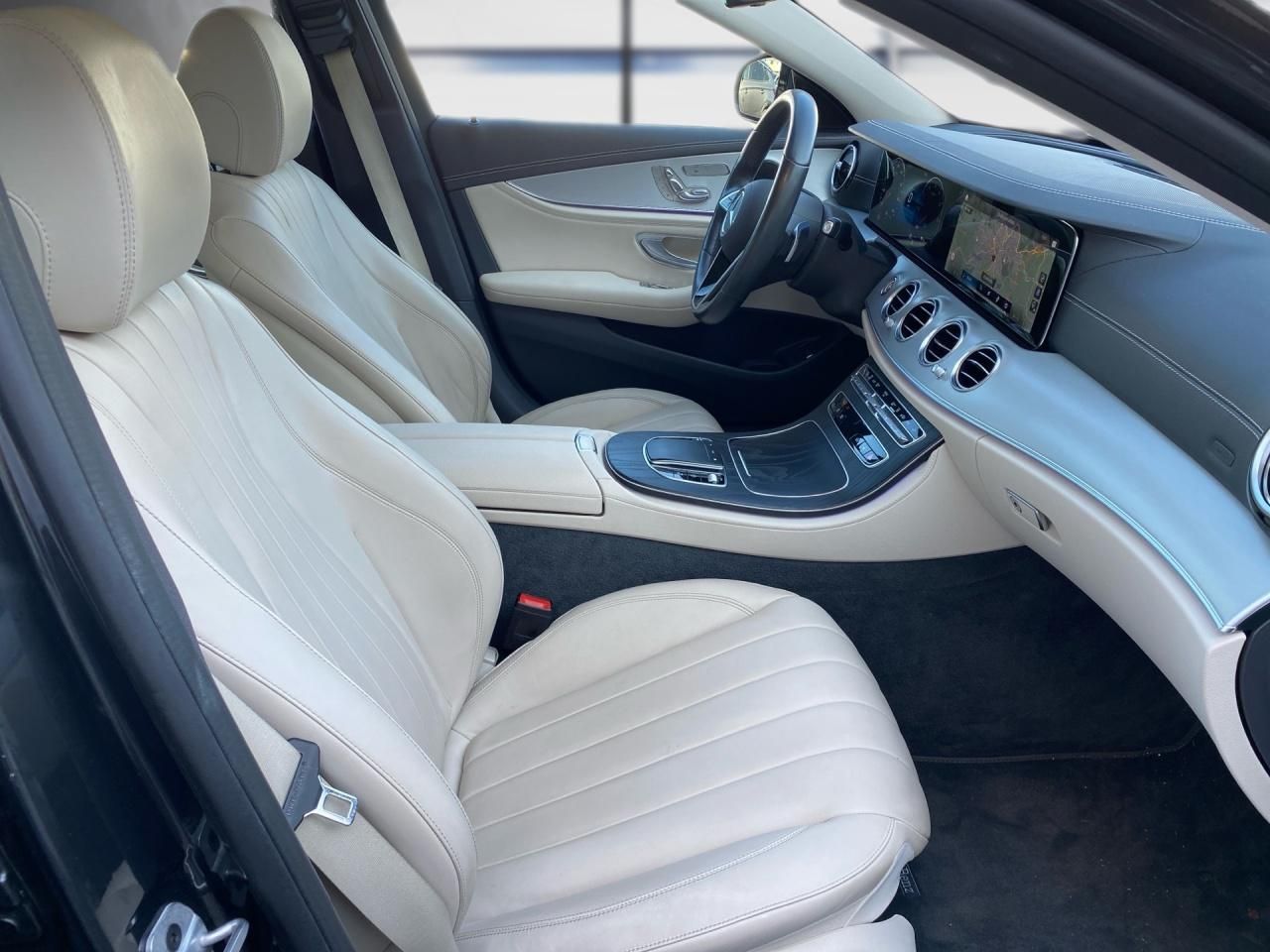 Fahrzeugabbildung Mercedes-Benz E 300de 4M T WIDESCREEN+AHK+EASYPACK+AMBIENTE+