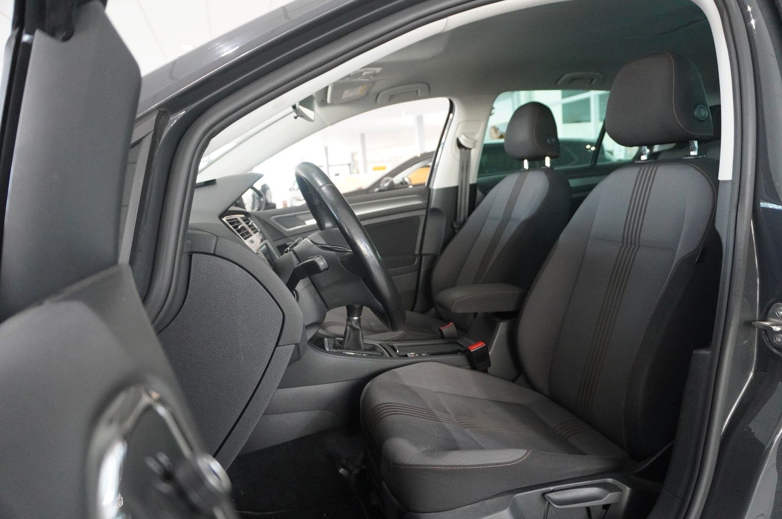Fahrzeugabbildung Volkswagen Golf VII Lim.  1.2 TSI ALLSTAR NAVI/SHZ/PDC/TEMP
