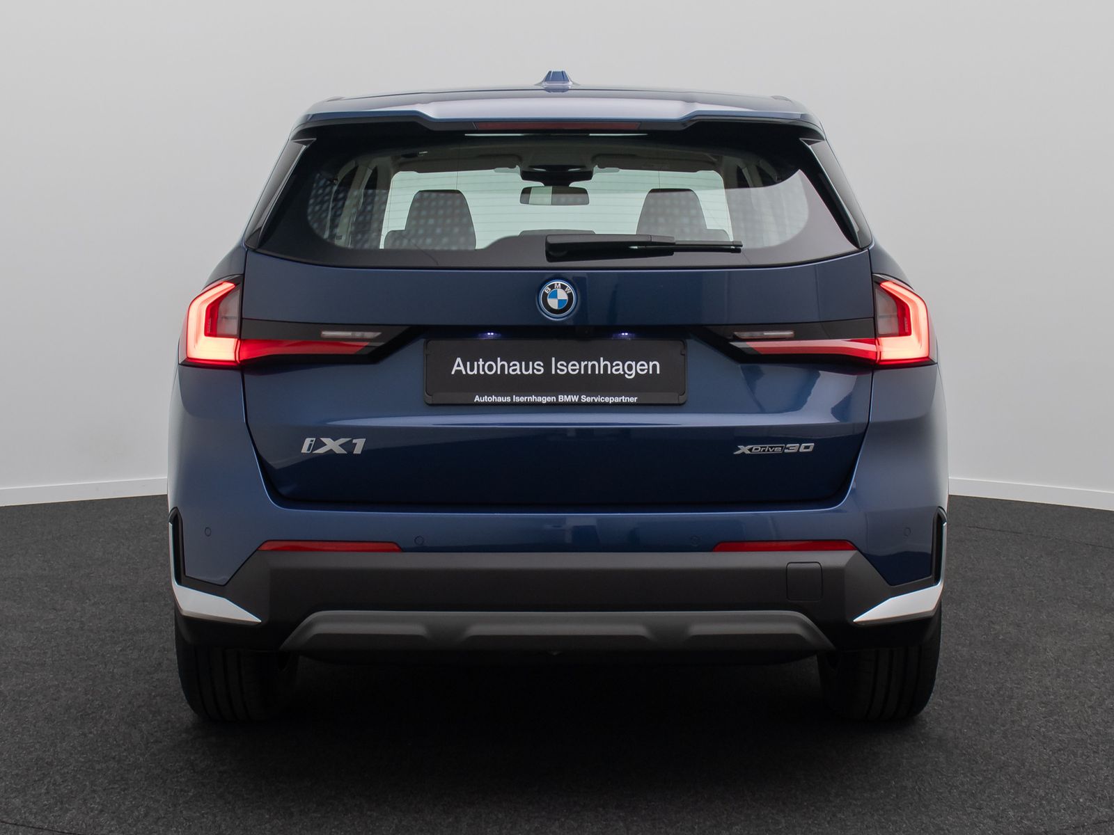 Fahrzeugabbildung BMW iX1 xD30 360&deg; HUD DAB Komfort AHK M Sport Leder