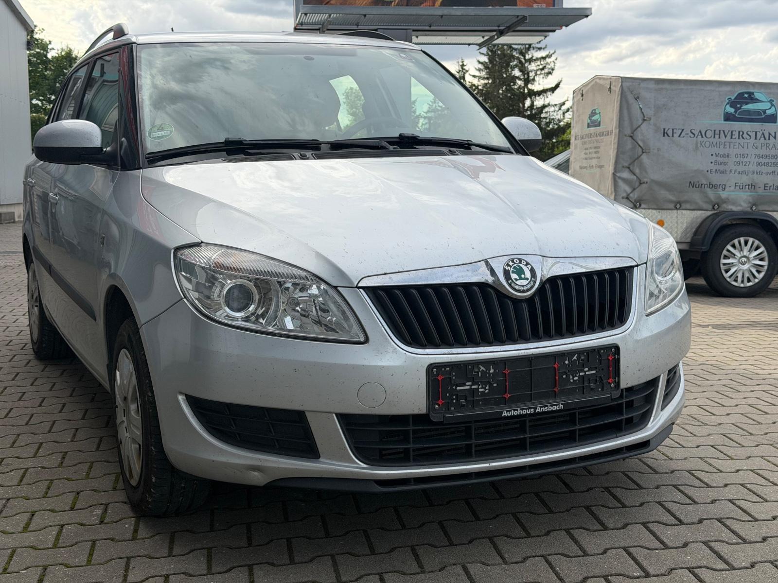 Skoda Fabia 2012 — rear view