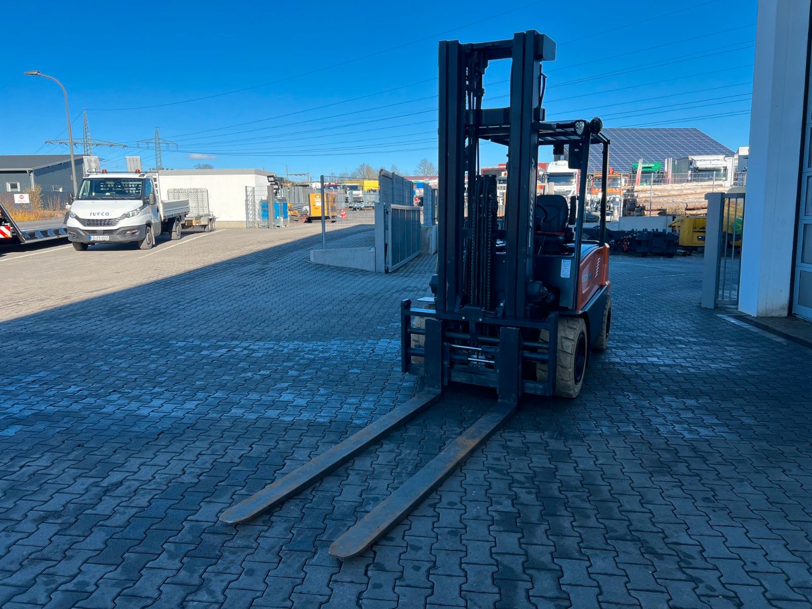 Fahrzeugabbildung Doosan B50XC-7 / nur 230h! / SS / Zinkenverstellung