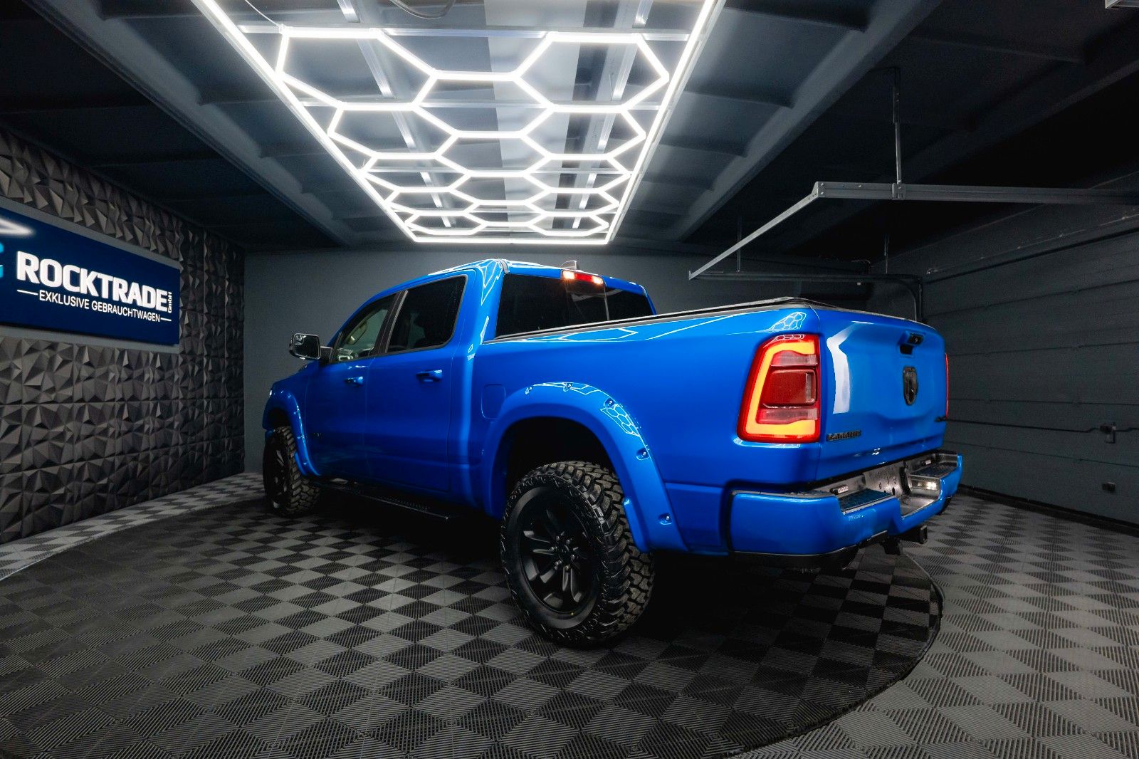 Fahrzeugabbildung Dodge RAM 5.7 V8 HEMI 4x4 LARAMIE Offroad Night LED