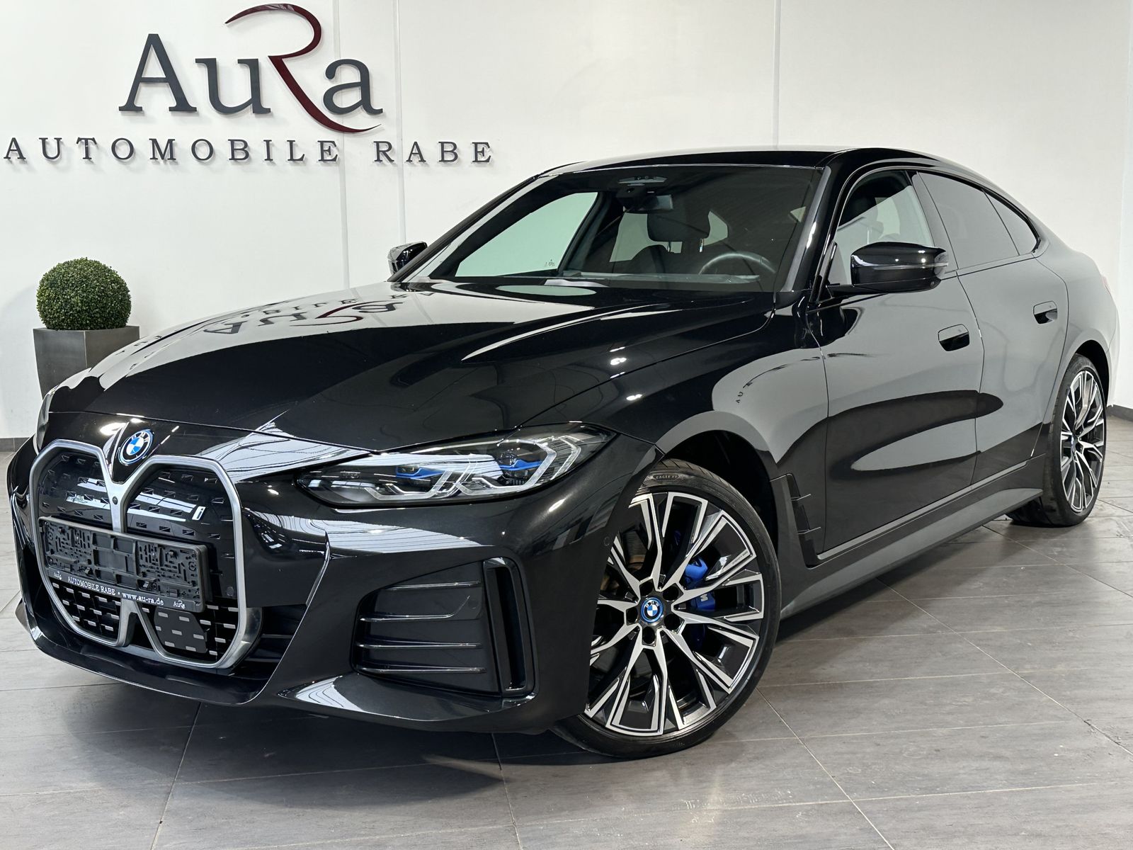 Fahrzeugabbildung BMW i4 40 eDrive M-Sport+NAV+LASER+ACC+360°CAM+AHK