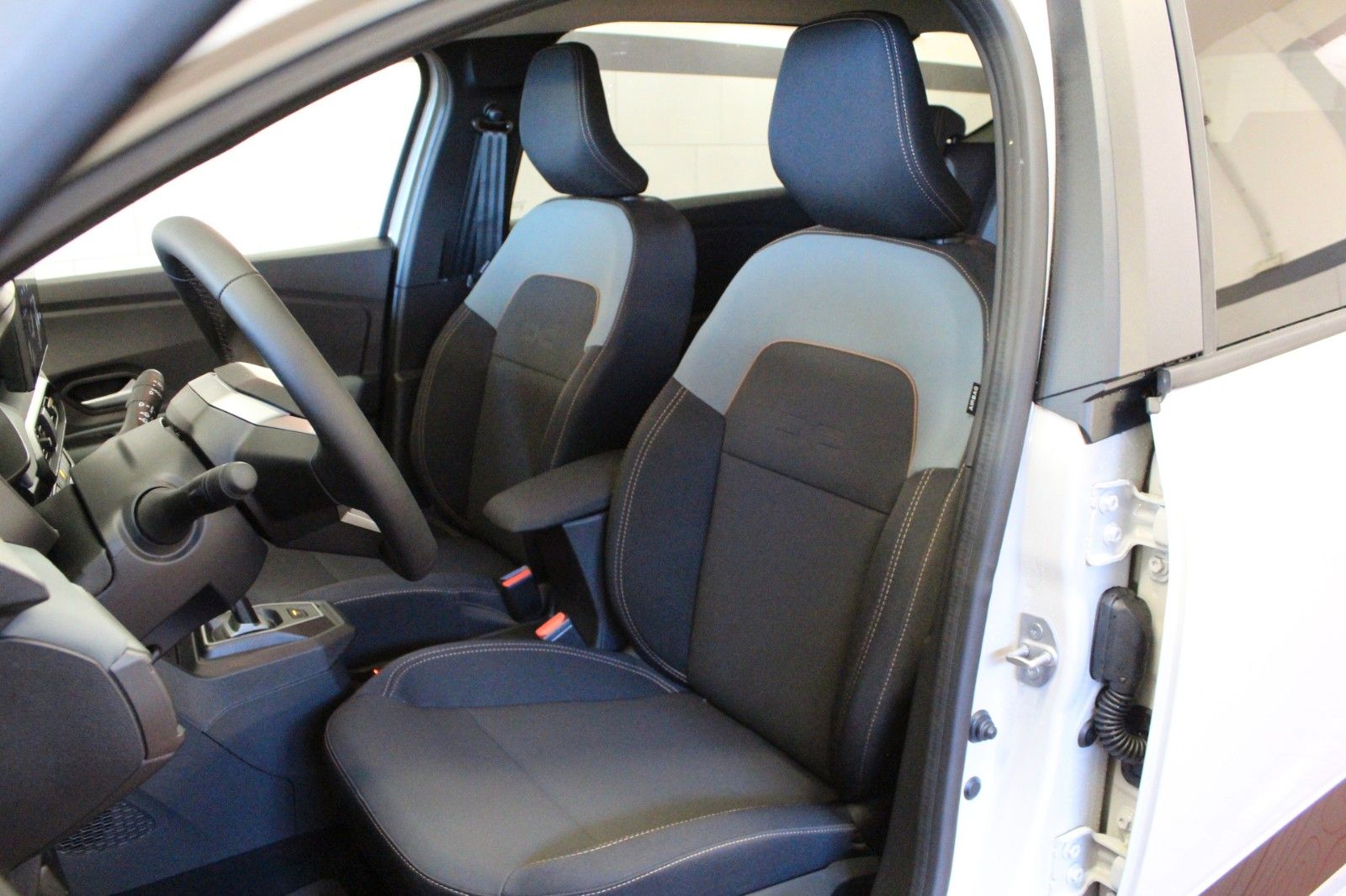 Fahrzeugabbildung Dacia Jogger Hybrid 155 Extreme 5-Sitzer MY 2026